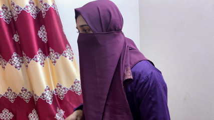 Bdsex24: Üvey baba genç üvey oğullarını sert sikiyor