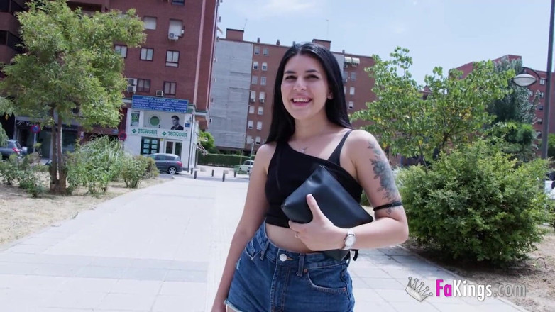 FAKings: Paola White takes the MONSTERCOCK dare: Welcome to porn, babe!
