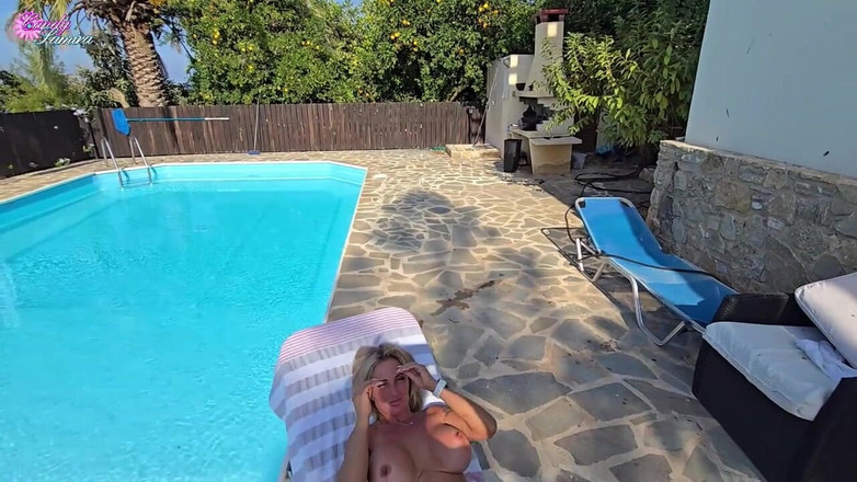 Candy Samira: Vecina obraznică de 20 de ani!