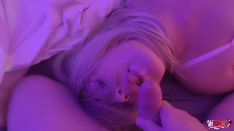 OlxRedFox: 继兄你在自慰吗？让我帮助你，我想品尝你的精液