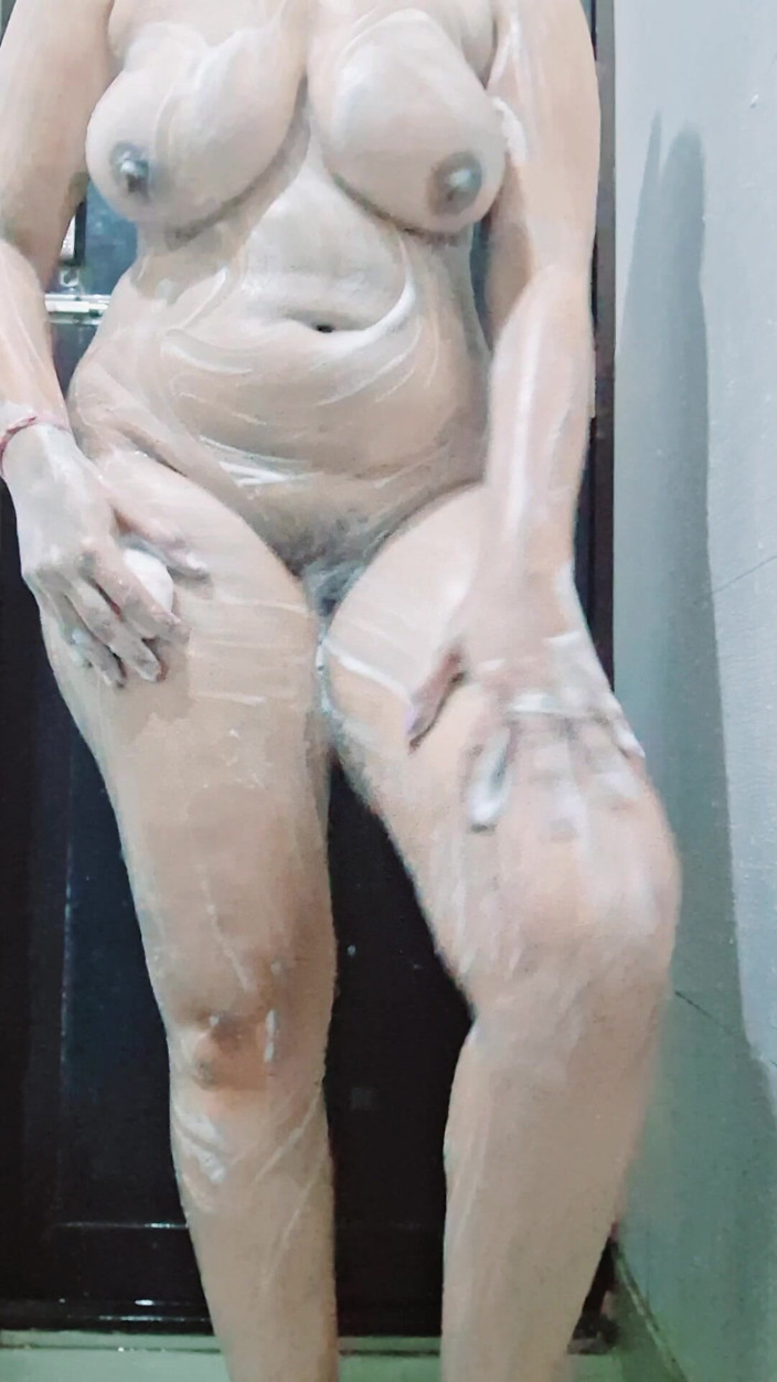 Riyathakur: Desi tante Fick von jungen, 18 jahre altes badezimmervideo