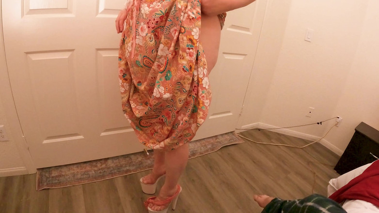 Erin Electra: Une belle-mère polit la bite de son beau-fils pour l’église