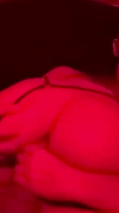 Doll Goon: Daerah lampu merah mengongkek pantat besar ini