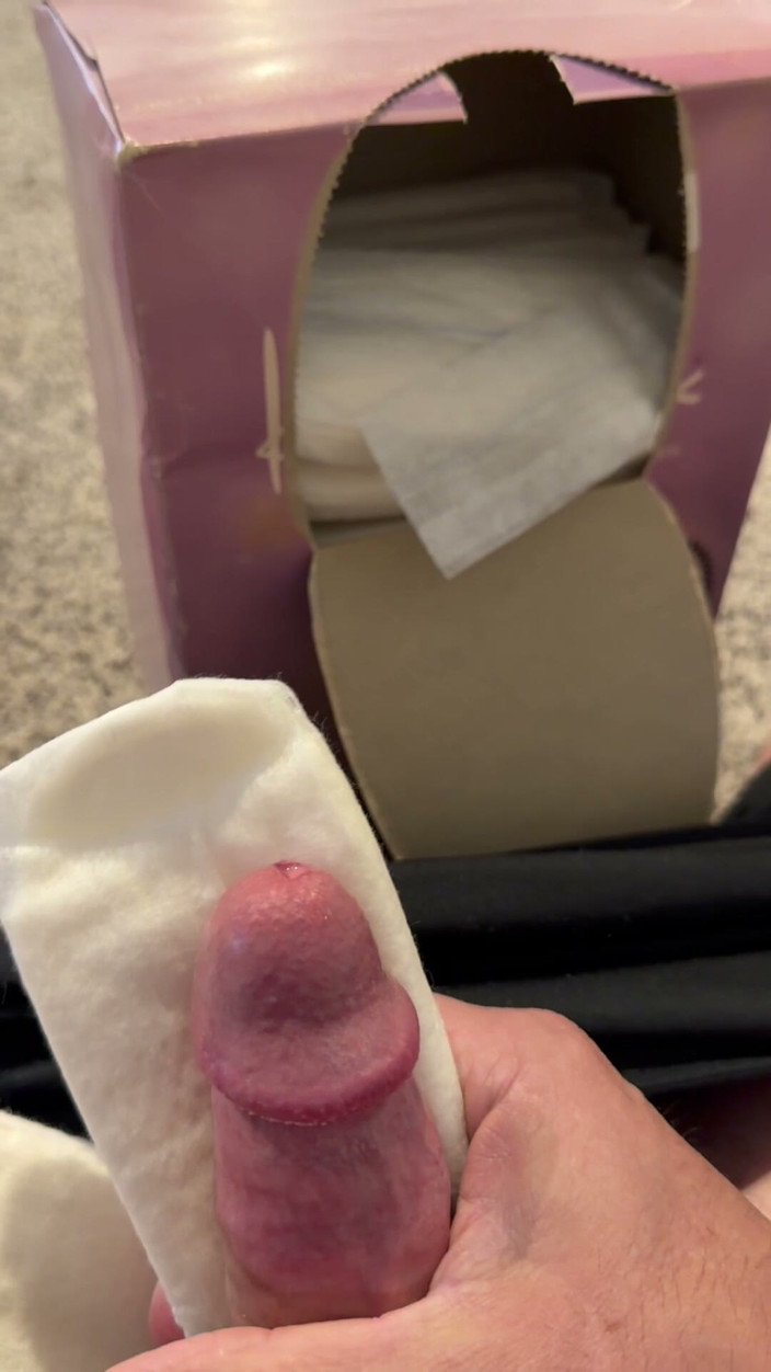 Takepad: Kotex buru-buru ngentot pakai serbet sperma di sanitasi