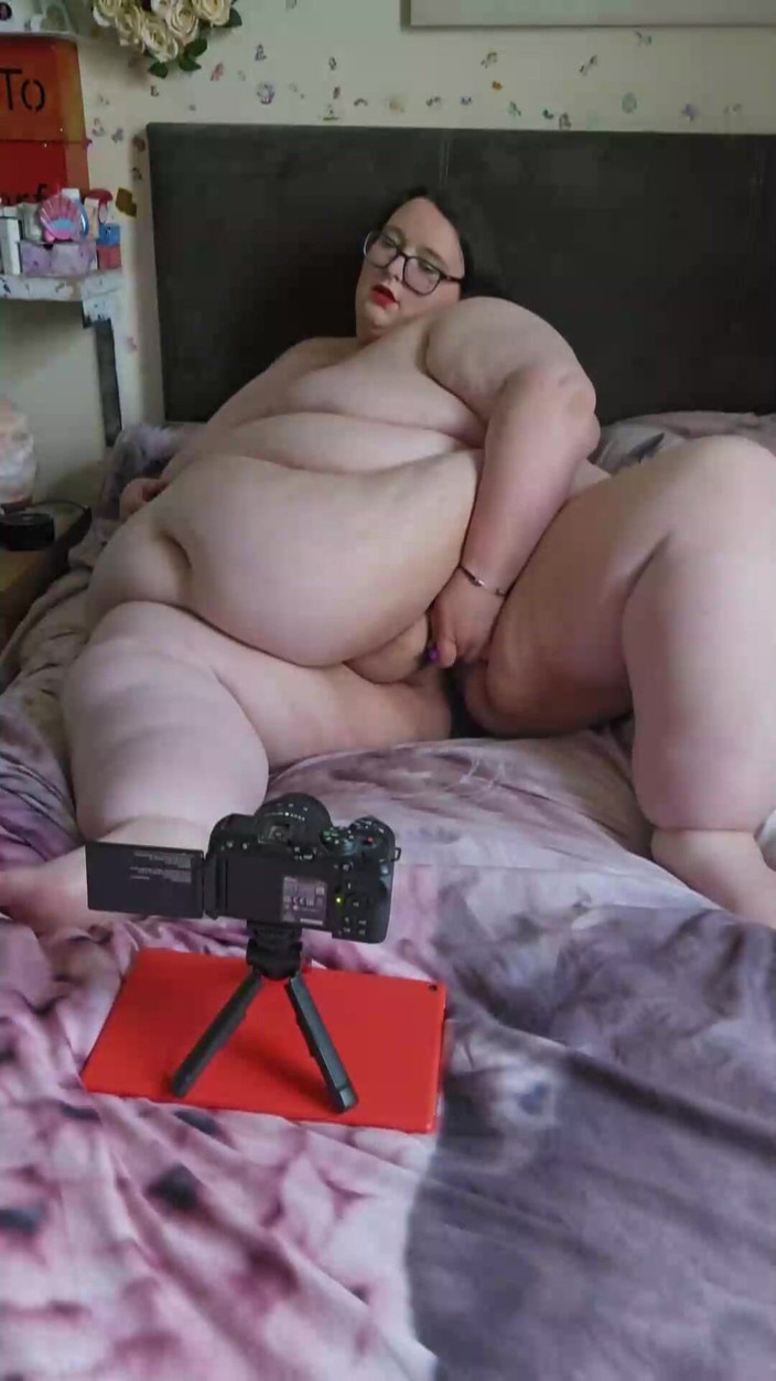 SSBBWLadyBrads: 超级肥胖的白人美女阴户玩弄高潮 第1部分