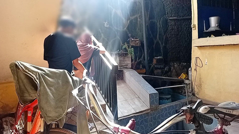 Famly sex: 그녀의 계모는 너무 흥분했다