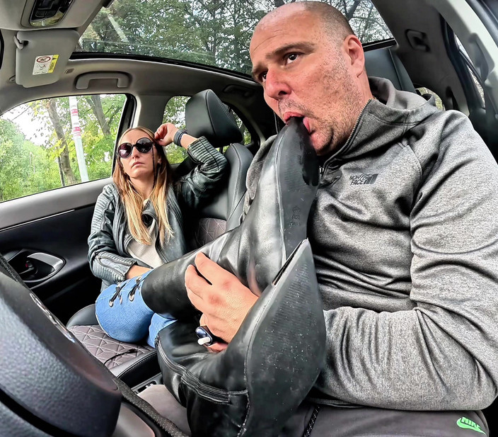 Mistressyammyboots: 車の中で私の靴を崇拝しろ、奴隷よ - ここがお前の場所だ