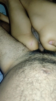 Dubur yang luar biasa kepada teman wanita muda saya, dia suka bercinta di pantat