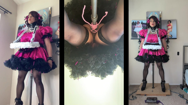 Sissy Candy: Sissy mucama con su bandeja de servicio montando su consolador