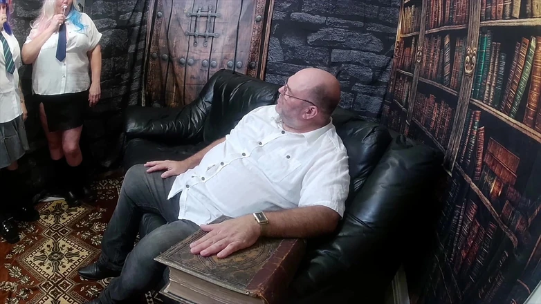 Aaexperiencesltd: Директор школы и его шаловливые студентки