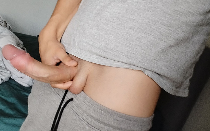 Lukexo: Mi diverto ad accarezzare il mio cazzo