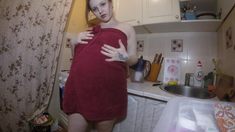 6-movies: Pregnant teen, bathroom and kitchen masturbation