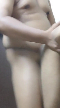 Fofa magra de 18 anos, gêmea fodida e gozada ao lado