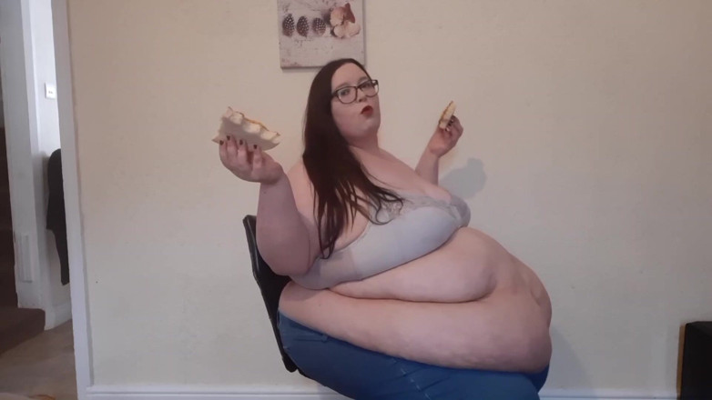 SSBBWLadyBrads: SSBBW pizza stuffing on office chair