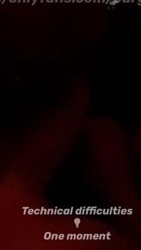 La ragazza sexy ha zampillato il mio sperma