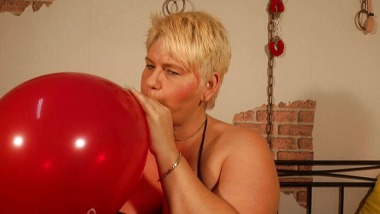 Anna Devot: अन्नादेवोत - उज्ज्वल लाल गुब्बारा