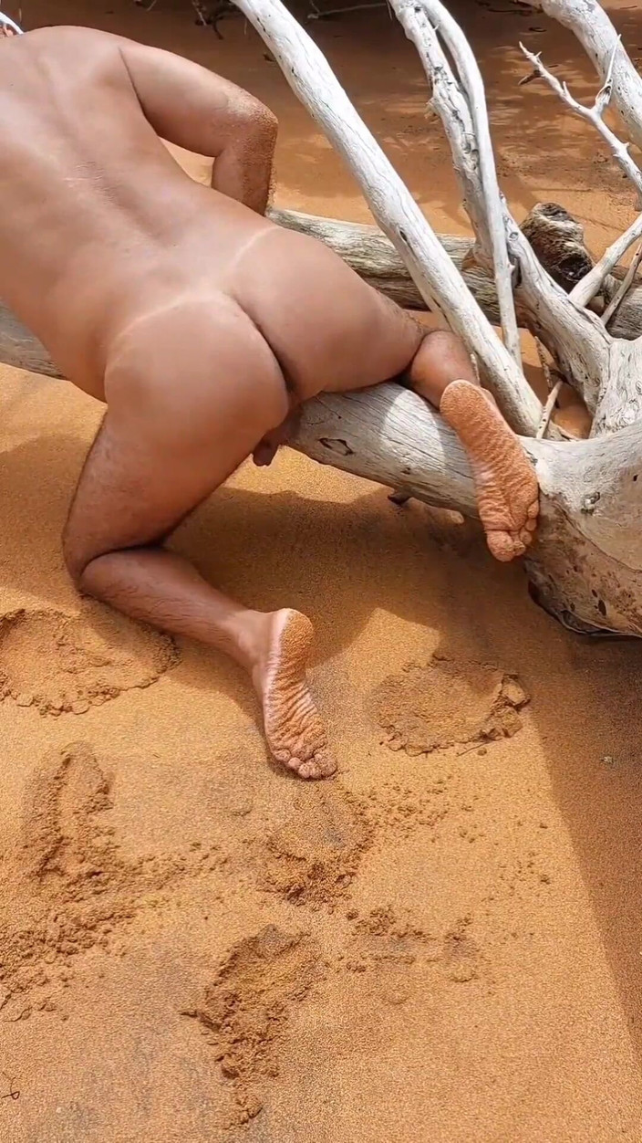 Ladysilvas: Ladysilva předvádí svůj opálený zadek s velmi sexy tan line...