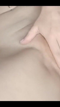 Jsem tak frikken nadržená právě teď