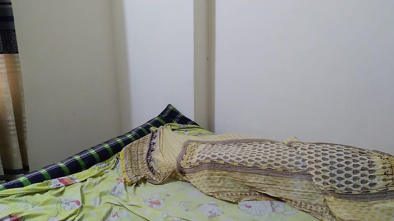 Aria Mia: Gudžarátská sexy sousedka tetička se stává velmi sexy bez manžela,...