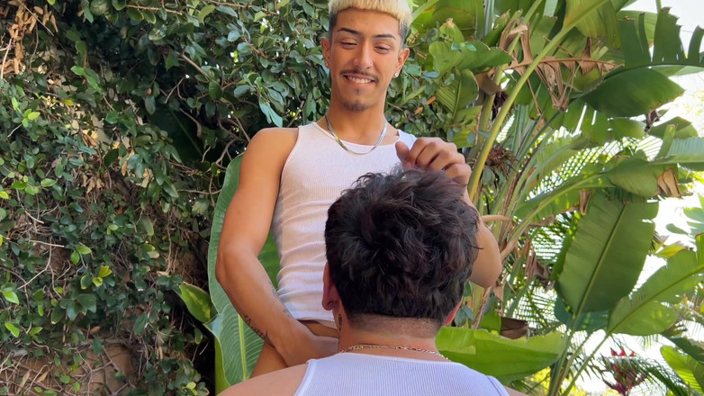 Hung Papi: Femeie latino necenzurat se fute la piscină și se fute cu...