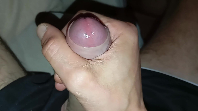 Elvissc: Rich, großer schwanz befleckt die kleidung wieder mit sperma mit...