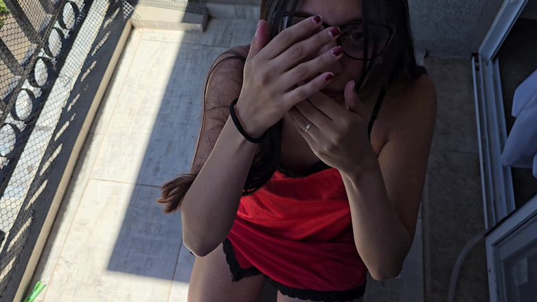 LoverDevilx: Morena demande une faveur à son voisin et il lui donne...