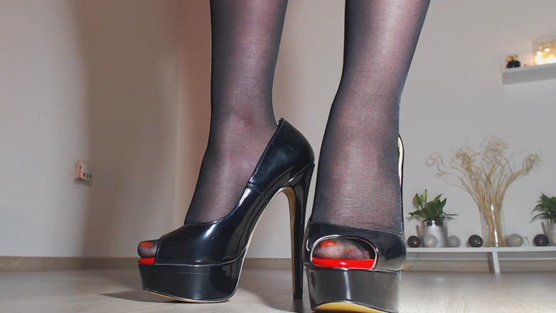 LegsOnHeels: Cặp nền tảng độc đáo mà tôi thích trêu chọc trong
