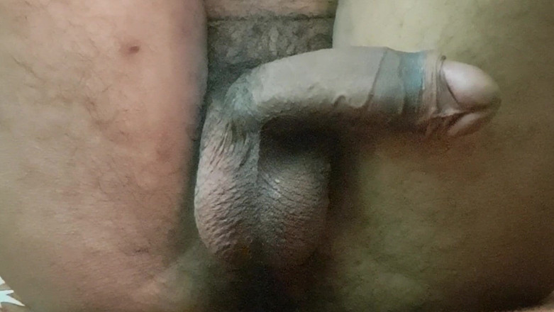 Desi Porn India 2: Desi het pojke vill att någon ska suga sina stora...