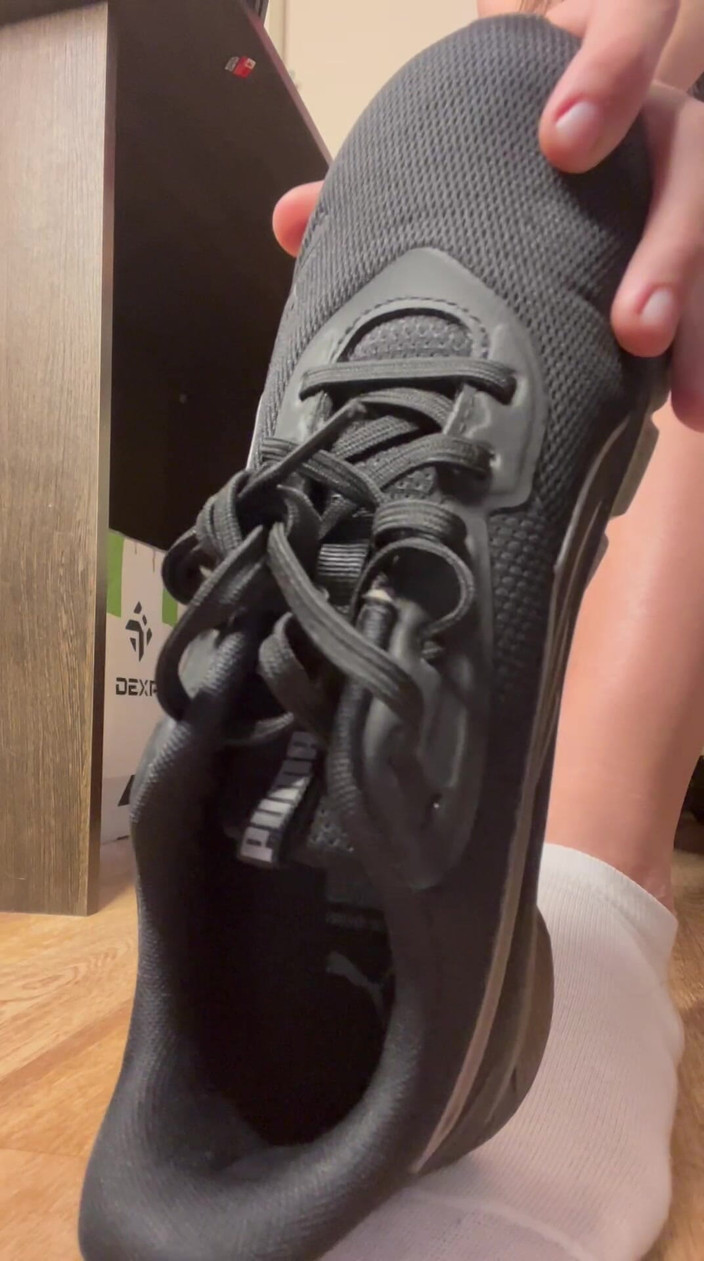 Skinny_lady69: Naučím tě milovat vůni ponožky