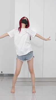 ロープが踊る少女を拘束する