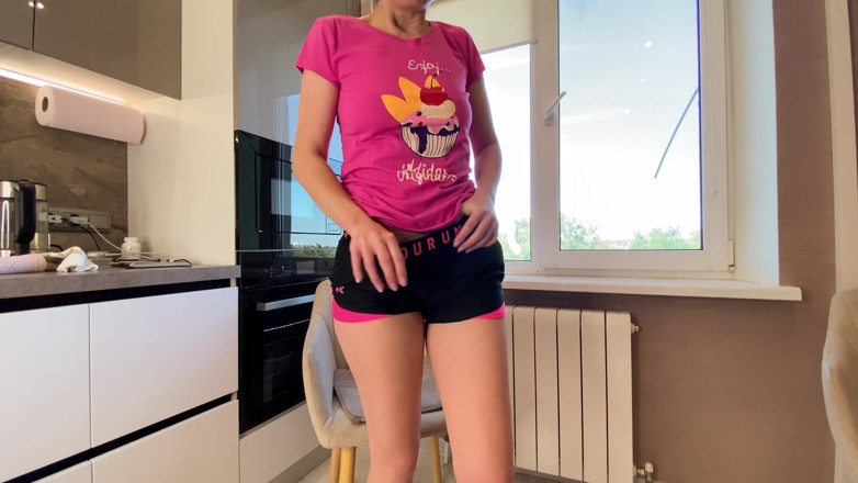 CumInMyMouthBaby: Padrasto ajudou sua enteada e gozada na calcinha depois de...