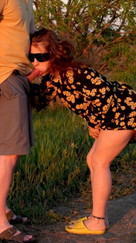 Fofa saree bhabhi perguntou direções de um indiano estranho e foi fodida com força no Pôr do Sol Escarlate!