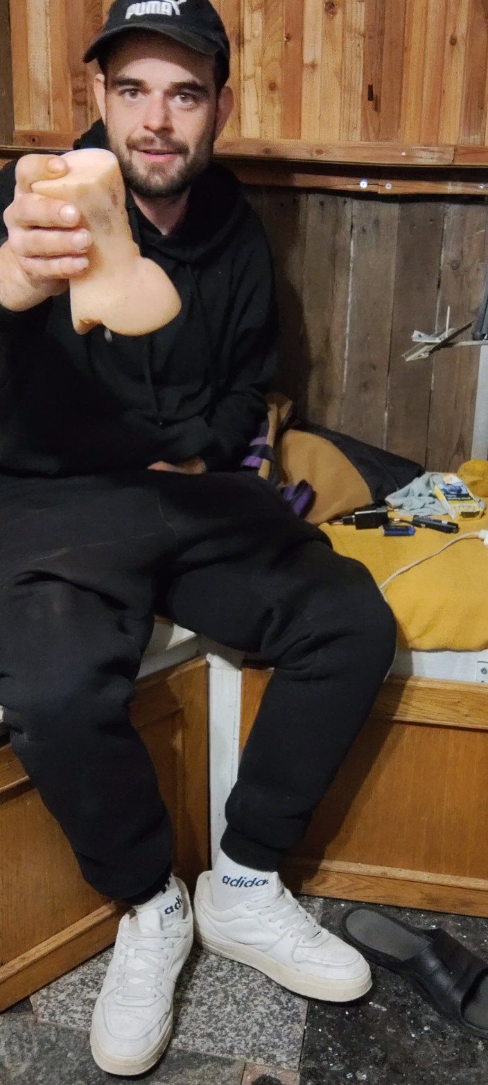 jerkofflover: Big Cumshot Into My Flashlight