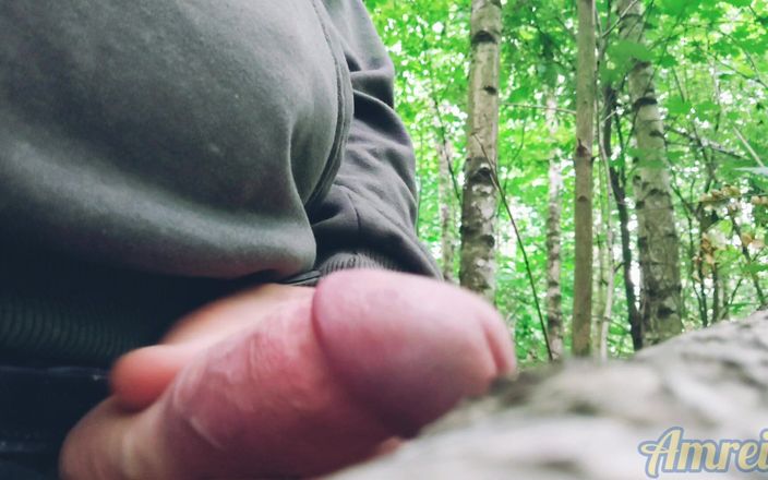 Amreis: Contactul cu natura sa încheiat cu o masturbare între copaci și un orgasm...