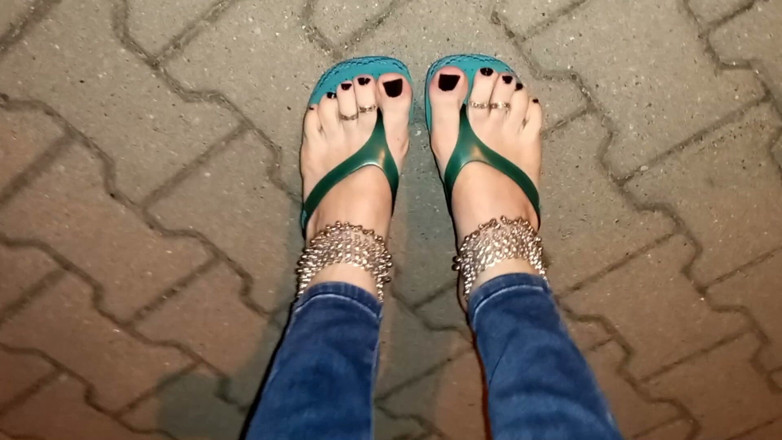 Heelex: Feet Lover in Sexy Platform Flip Flops