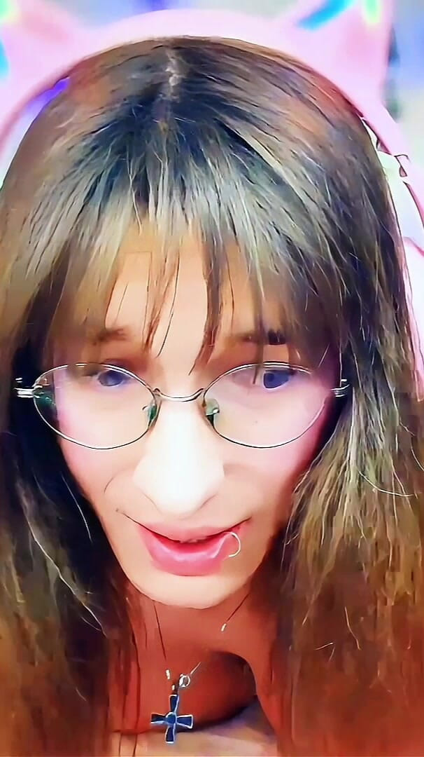 Bella Roar: Grande peituda menina masturbando seu pau grande