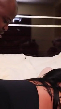 Tante bahenol ngajarin mahasiswi nakal ini caranya ngentot kontol!