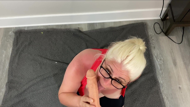 Curvy4urpleasure: Blond mamuśka na siłowni dojenie twojego kutasa, gdy przyprowadzisz ją...