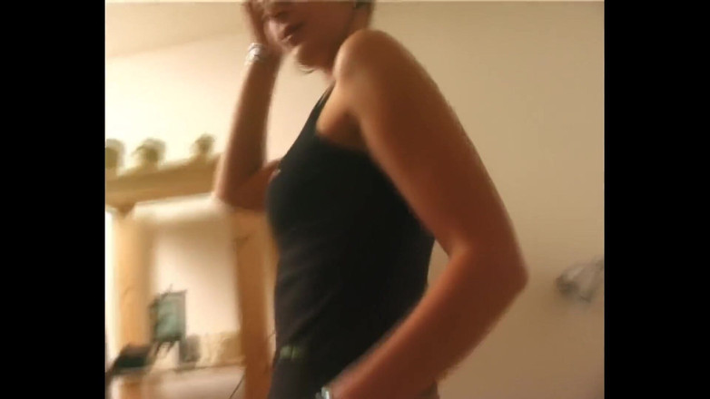 My first cock: La ragazza troia si spoglia e viene toccata