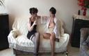 Naughty Girls: Tre mogna slampor som har lesbisk lek med varandra