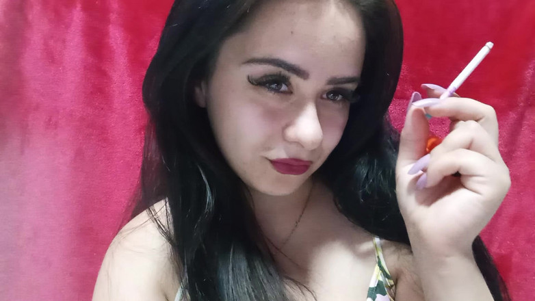 fartingclub01: Fofa fumante menina com cigarro fino