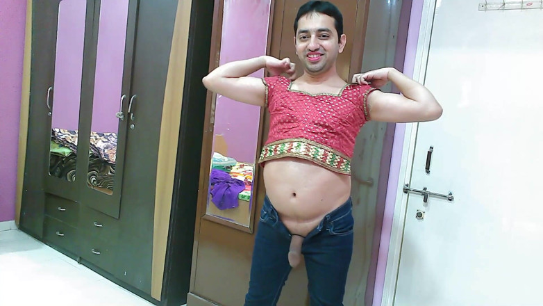 Cute & Nude Crossdresser: Sissy travestie sexy, femboy, sucette douce dans un haut et...