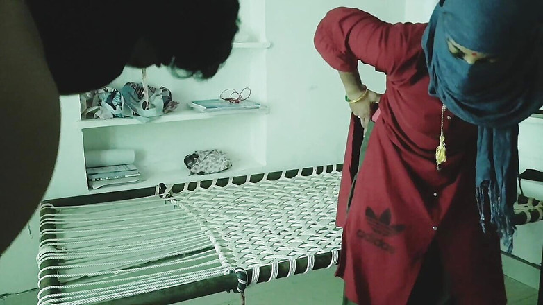 Kavitamaam: Indická desi dívka šuká v místnosti