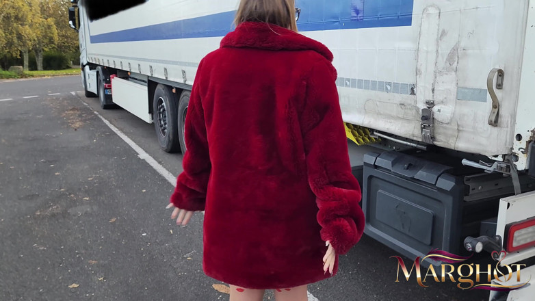 Sexymarghot: Exhib parking pl: Рутьє помічає мене і трахає мене, як сучку, у кабіні свого пікапа