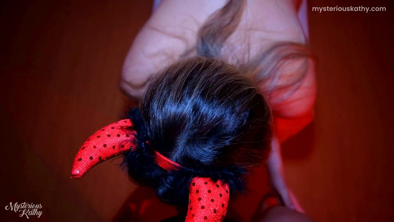 Mysterious Kathy: Jebanie mojej demonicznej przyrodniej siostry w noc Halloween