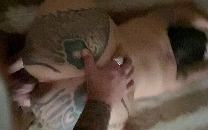 MzKiTTy91: La moglie milf pawg con un gran culo prende schizzi...