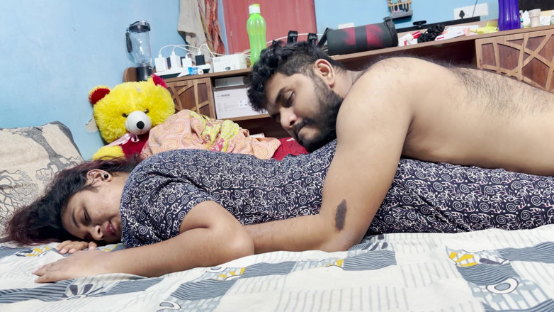 Vaigavarun45: Stiefschwester heißer sex mit stiefbruster, während ihre stiefschwester nicht zu...