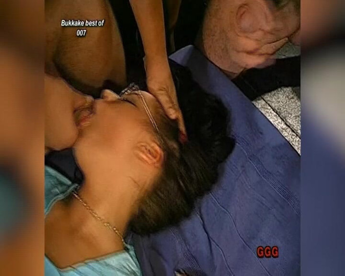 MMV German Teens: Ochelari acoperiți de spermă - curva are parte de o ejaculare...