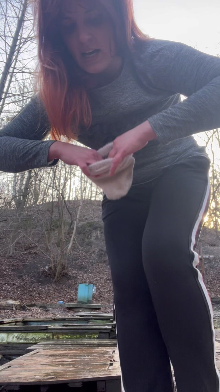 Elena917: Nuoto nella foresta a capodanno