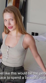 Neşeli Californiababe tatilde seni tatmin ediyor